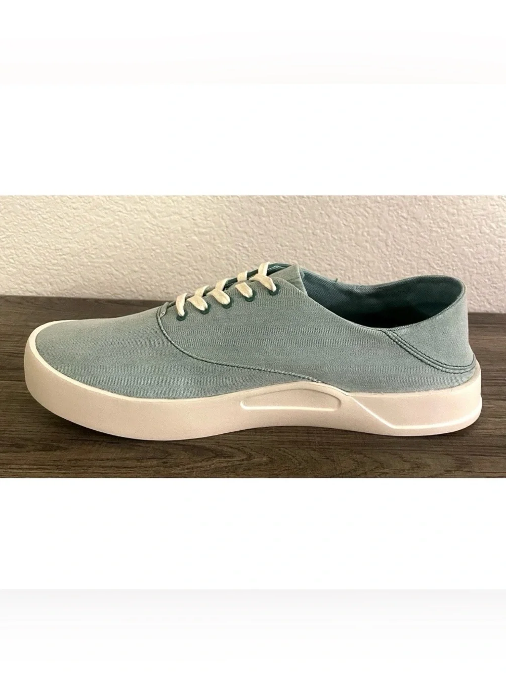 OluKai Tradewind Bamboo Mens US 10 Mint Green Beach Hawaii Canvas Sneakers Shoes